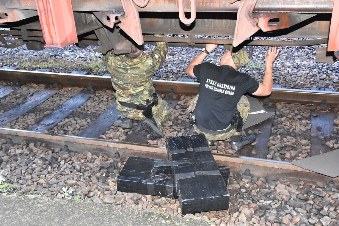 Hrubieszów: Kontrabanda schowana w podwoziu pociągu