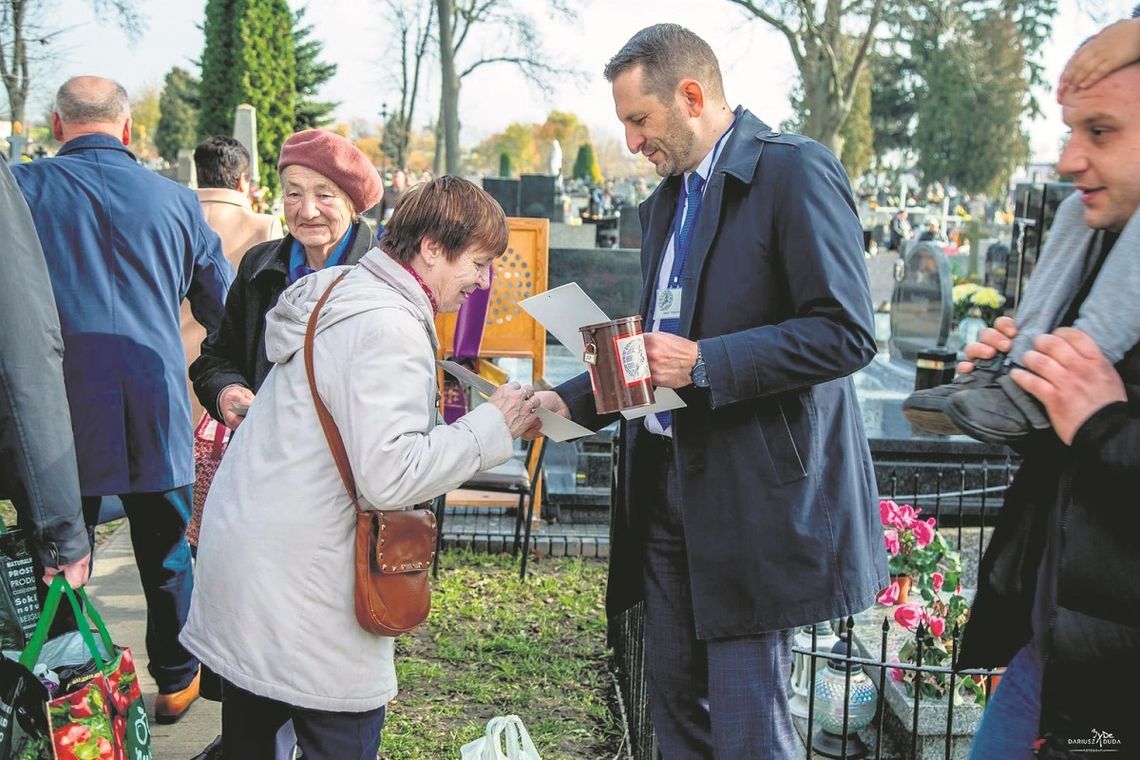 Kwesta będzie prowadzona w 6 punktach przy wejściu na cmentarz parafialny w Hrubieszowie.
