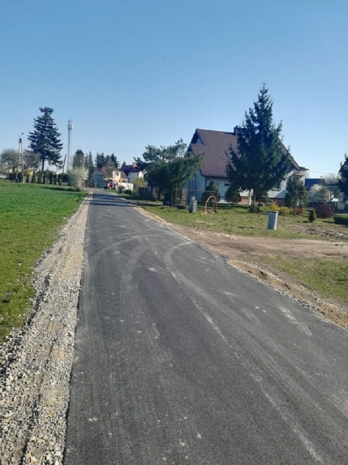 Hrubieszów: Nowy asfalt na ulicy Słonecznej