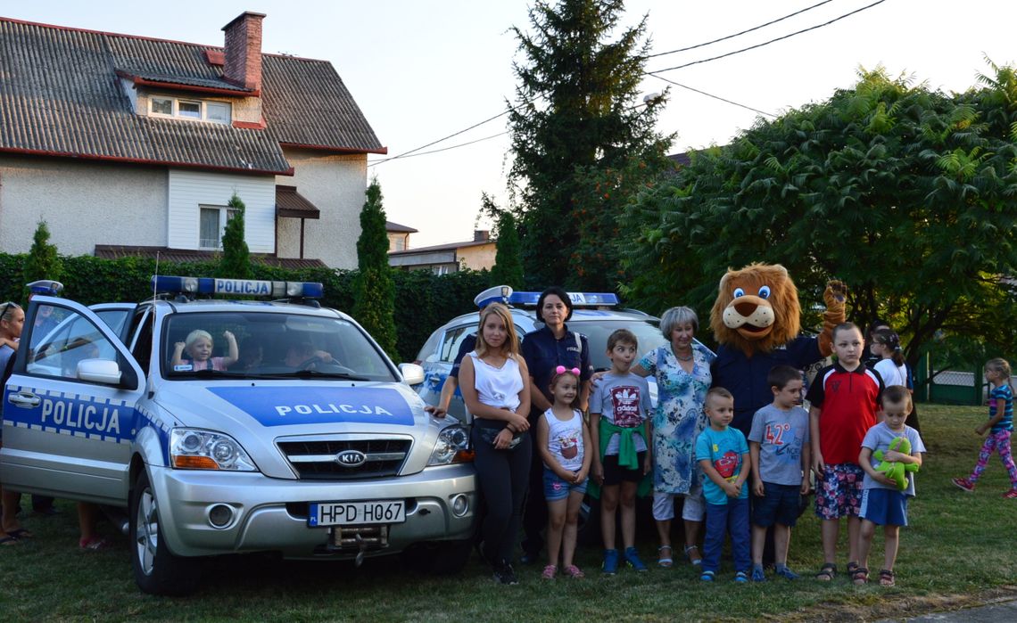 Hrubieszów: Policjanci w bibliotece na spotkaniu z dziećmi (ZDJĘCIA)