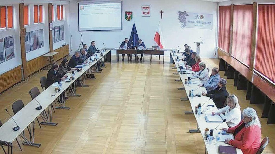 Szpital w Hrubieszowie nie ma już pieniędzy na terminowe opłacanie kontrahentów i regulowanie składek ZUS pracownikom. Dlatego radni zdecydowali o pożyczeniu szpitalowi pieniędzy.