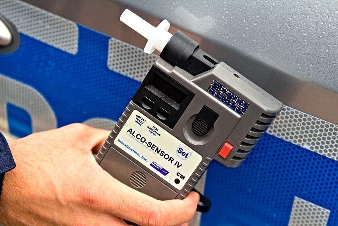 50-letni Ukrainiec zasiadł za kierownicą mercedesa, mimo że był w stanie upojenia alkoholowego.