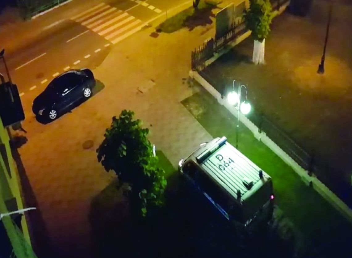 Hrubieszów: Radiowóz na chodniku to wyższa konieczność?