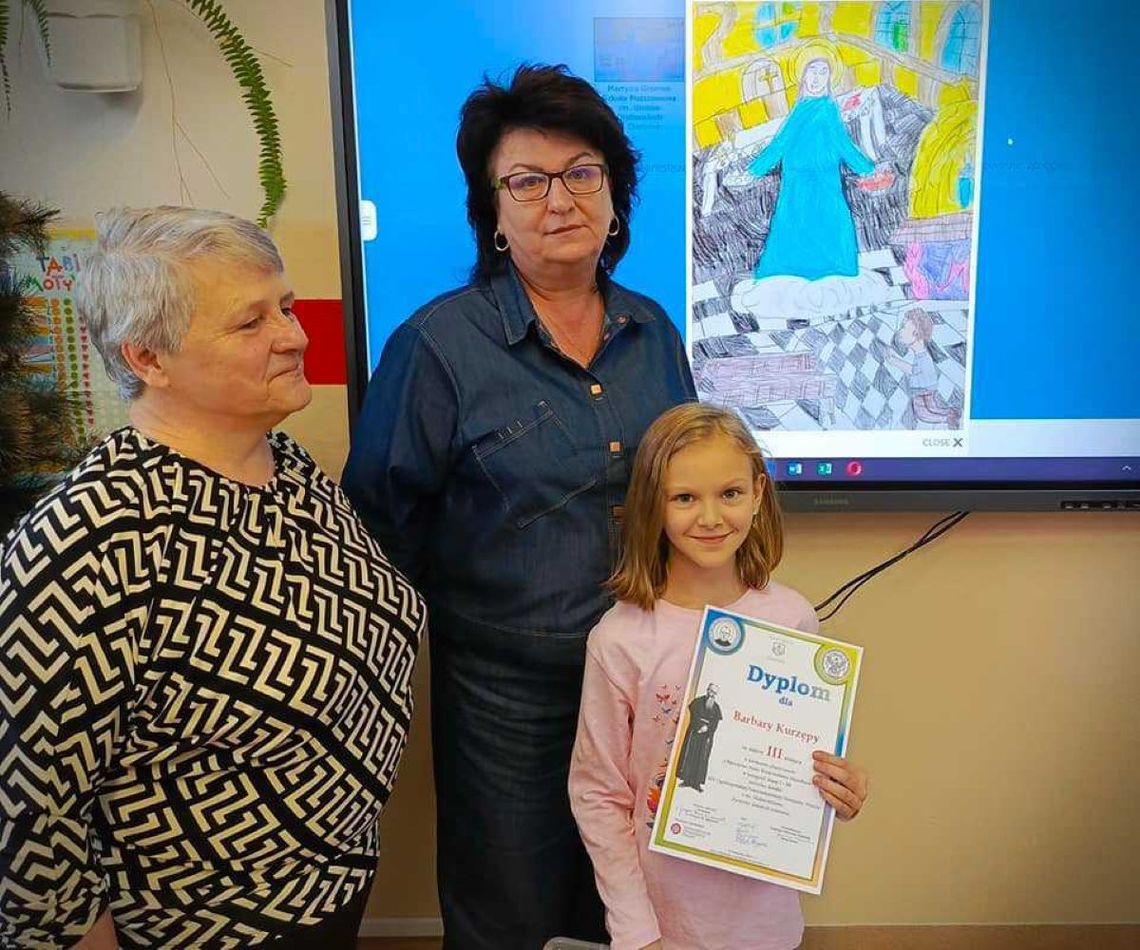 Pierwszoklasistka ze Szkoły Podstawowej nr 3 w Hrubieszowie Barbara Kurzępa zajęła trzecie miejsce w konkursie plastycznym podczas IX Ogólnopolskiej Franciszkańskiej Olimpiady Wiedzy o Św. Maksymilianie.