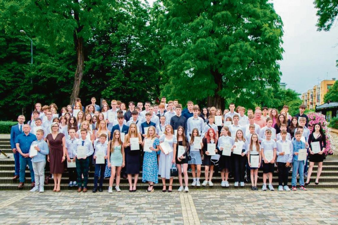 Rok temu jednorazowymi stypendiami burmistrza Hrubieszowa nagrodzono prawie 130 uczniów tamtejszych szkół podstawowych i ponadpodstawowych