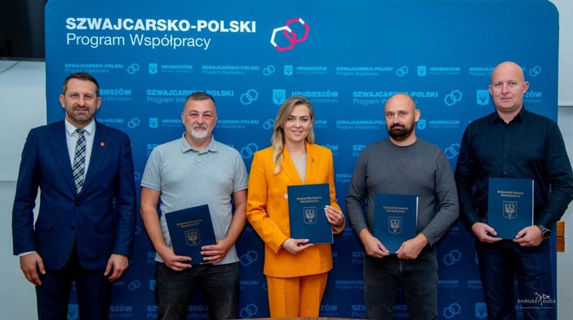 Hrubieszów buduje bezpieczne ścieżki rowerowe. Rusza inwestycja za szwajcarskie fundusze Władze miejskie Hrubieszowa zawarły umowy na budowę i przebudowę nowoczesnej infrastruktury dla rowerzystów oraz pieszych przy ulicach: Stanisława Basaja „Rysia” oraz Wyzwolenia.