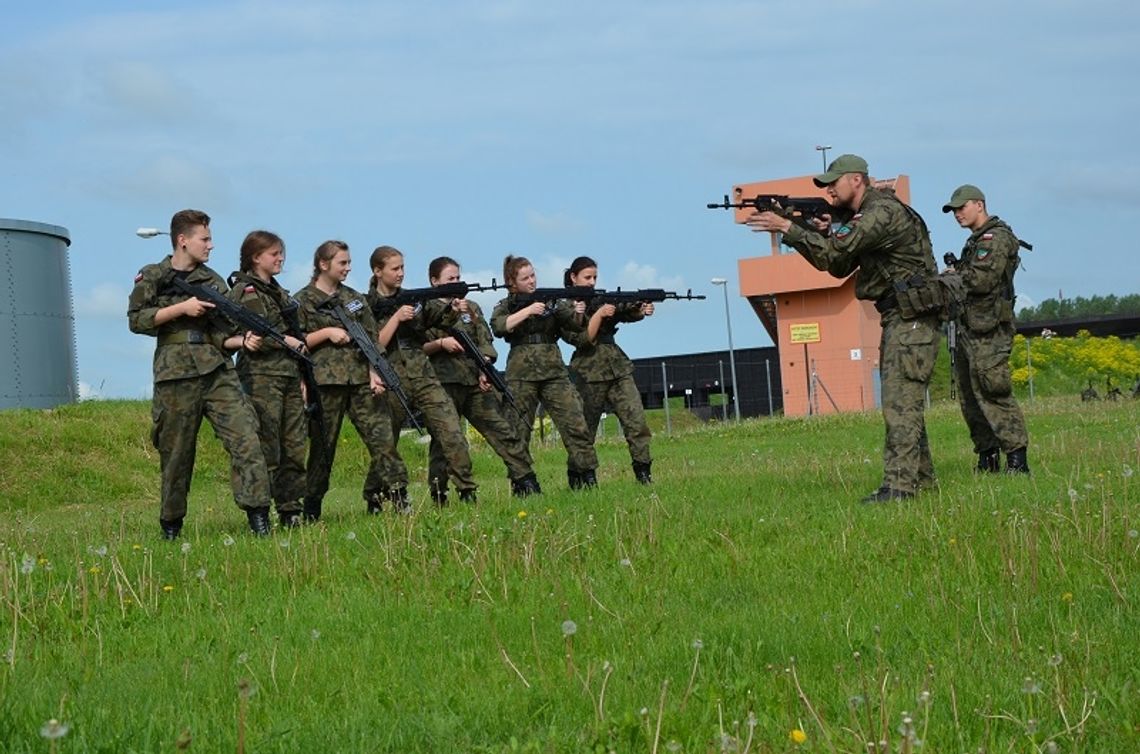 Hrubieszów: Żołnierze 2 HPR uczyli młodzież strzelać (ZDJĘCIA)