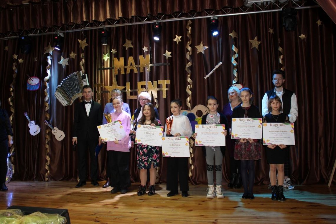 W konkursie "Mam Talent" nagrodzono uczestników w trzech kategoriach wiekowych.