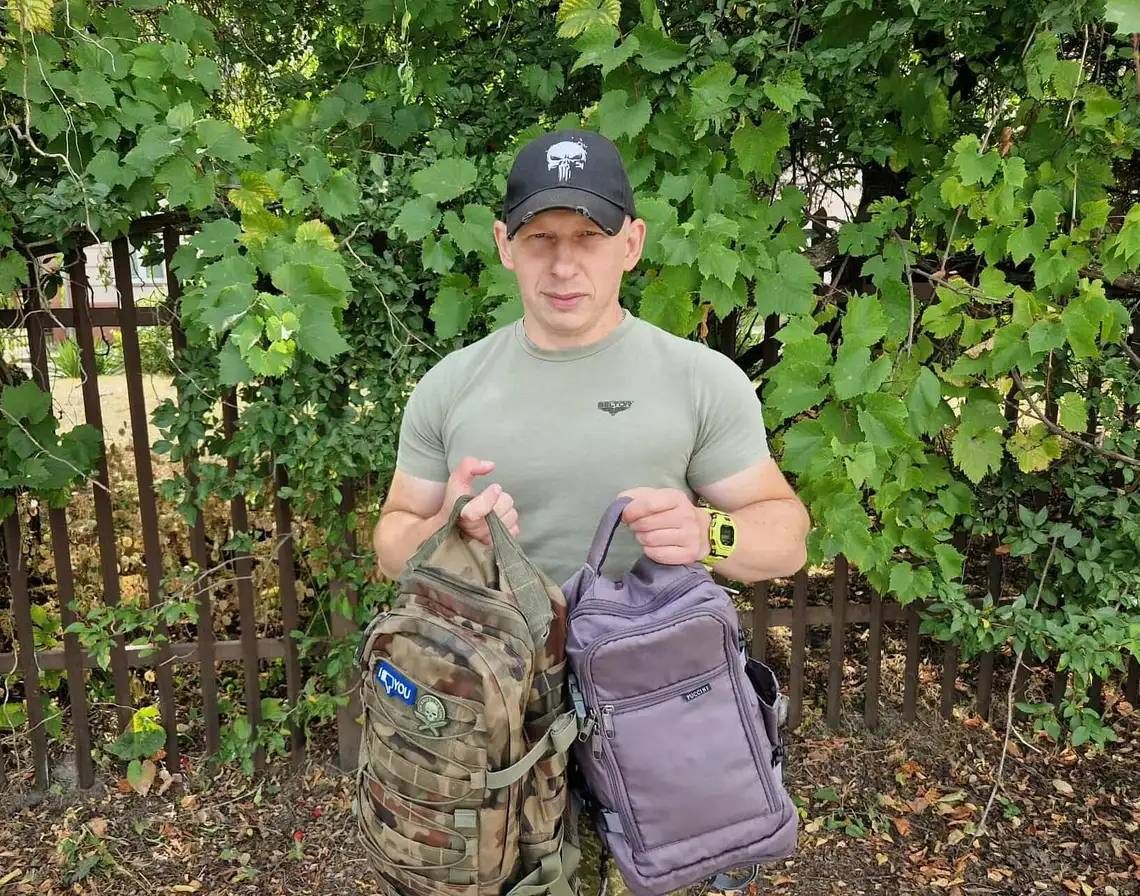 Damian Grzywna to licencjonowany instruktor krav magi, organizator szkoleń z survivalu i działań paramilitarnych.