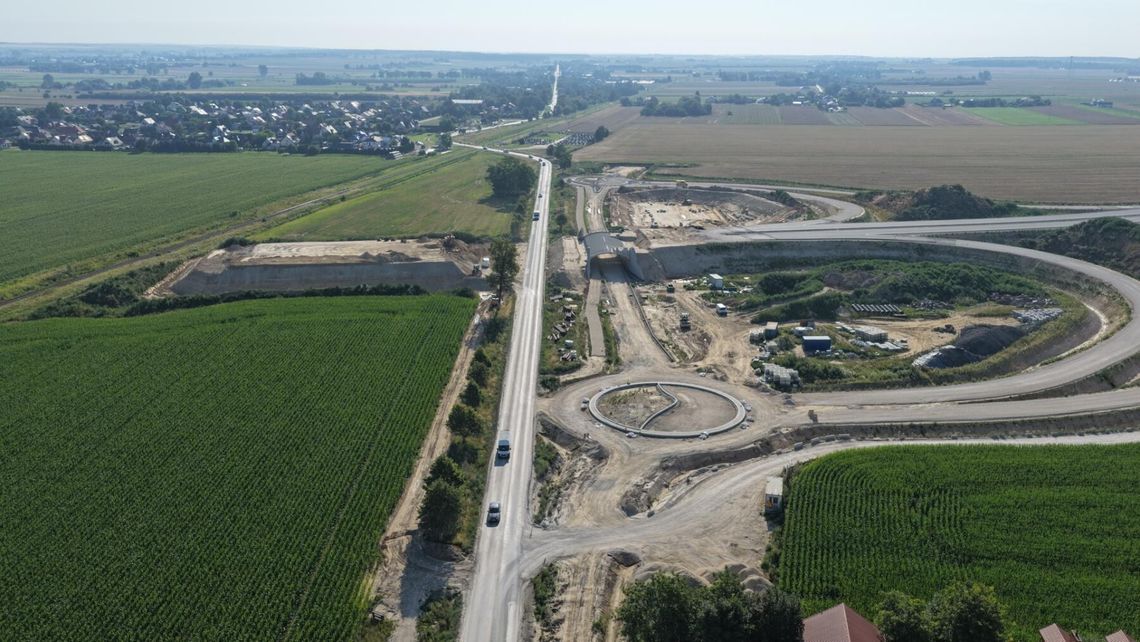 Budowa S17 pod Zamościem zbliża się do półmetka Budowa S17 pod Zamościem zbliża się do półmetka