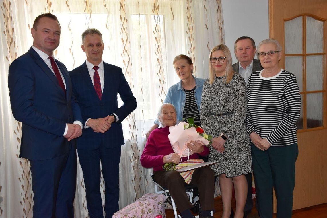 Janina Ćwikła z Dąbrówki świętuje setne urodziny.