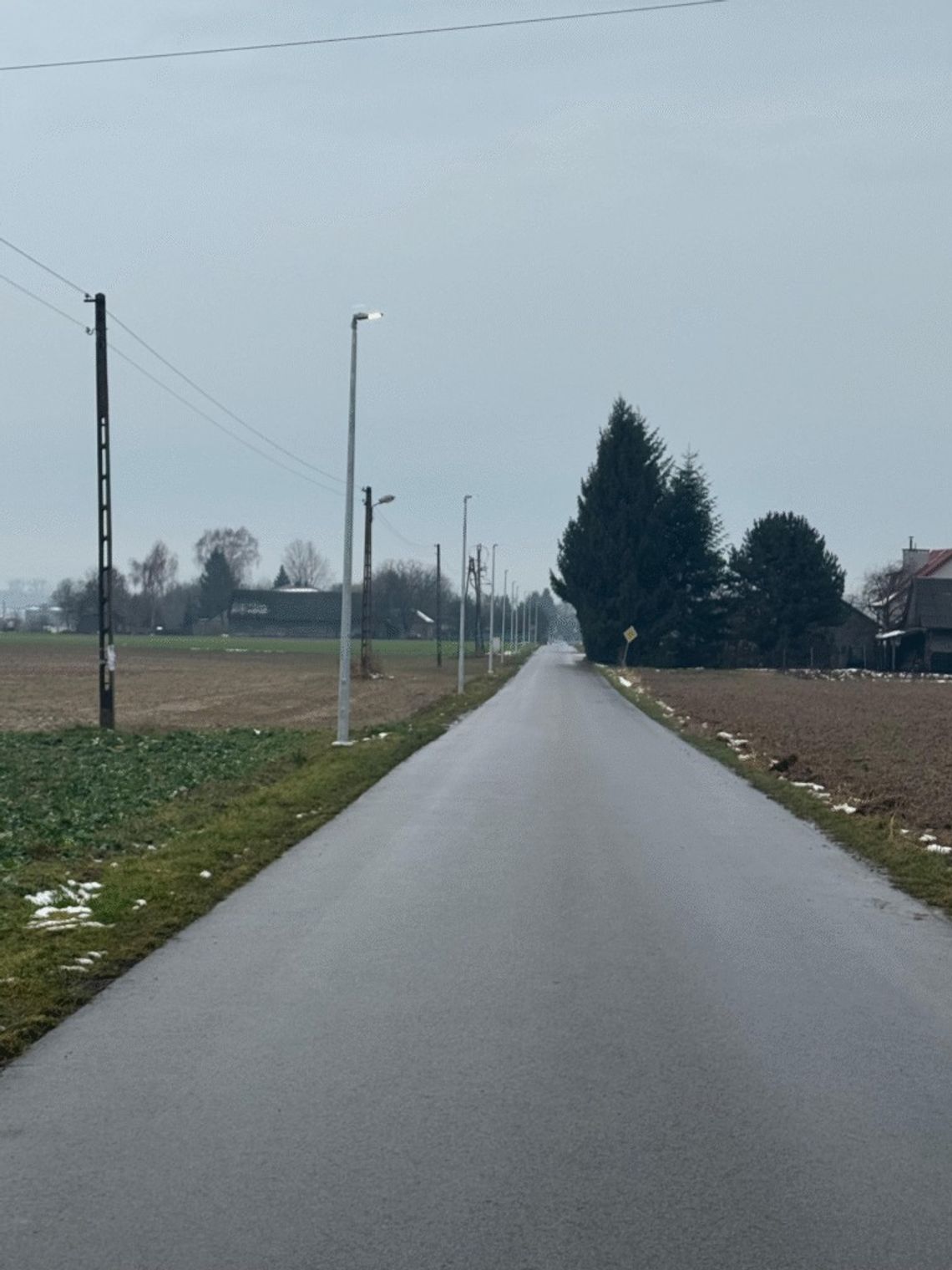 Jaśniej i oszczędniej w Łabuńkach Drugich. Zamontowano nowe latarnie 26 listopada odebrano budowę oświetlenia ulicznego w Łabuńkach Drugich (gm. Łabunie).
