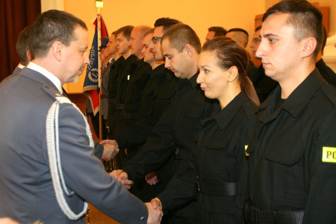 Jest 24 nowych policjantów. Trafią m.in. do komend w Zamościu i Hrubieszowie