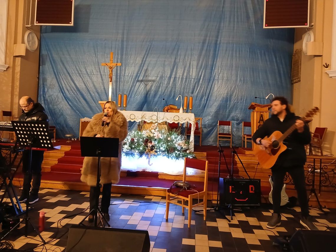 Józefów: Koncert charytatywny Gosi Andrzejewicz [ZDJĘCIA]