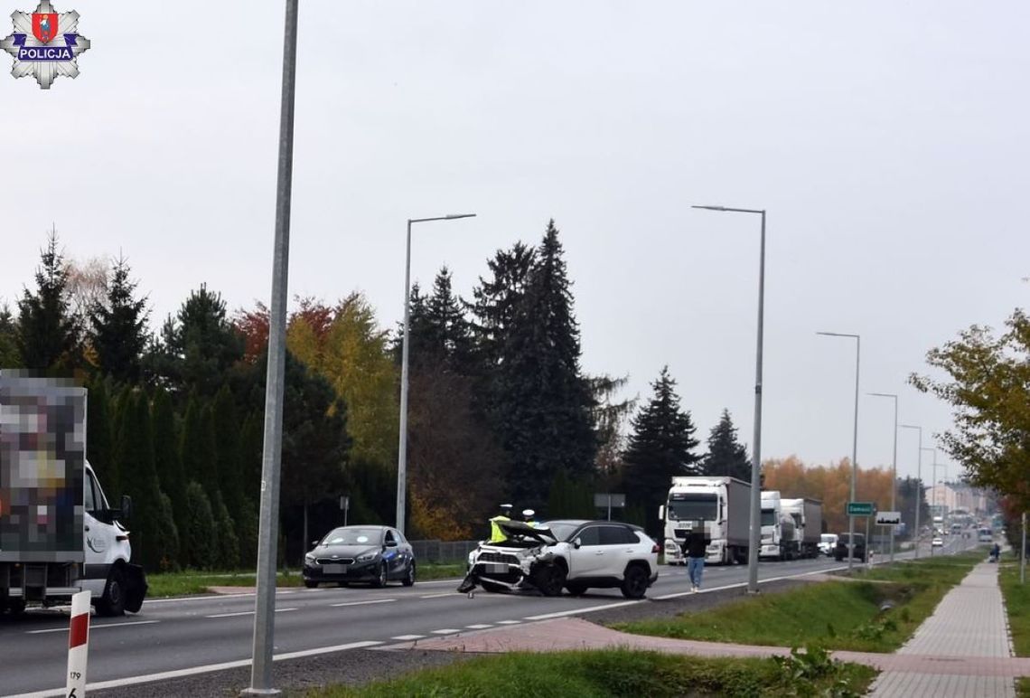 Nieprawidłowe wyprzedzanie było przyczyną zdarzenia na DK 17.