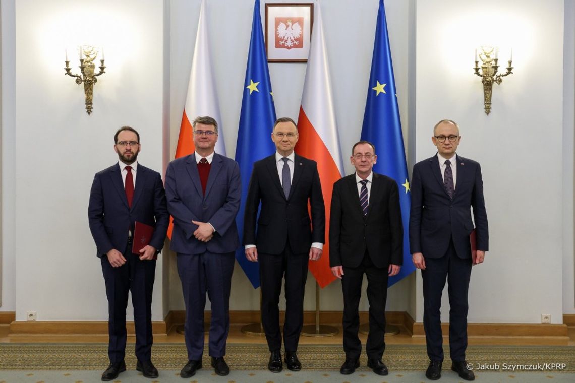 – Nie spocznę, dopóki pan minister Mariusz Kamiński i jego współpracownicy nie będą na powrót wolnymi ludźmi – mówi prezydent Duda.