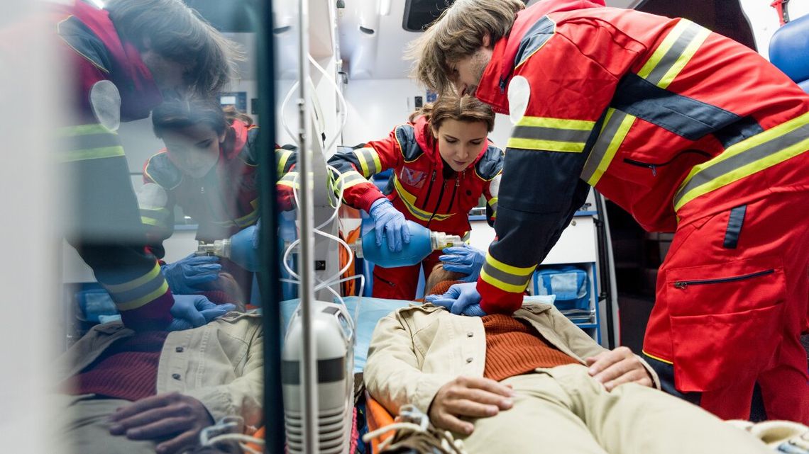 Miały być w marcu, będą trochę później. Kamizelki nożo- i szpikulcoodporne dla ratowników medycznych trafią do karetek z opóźnieniem.