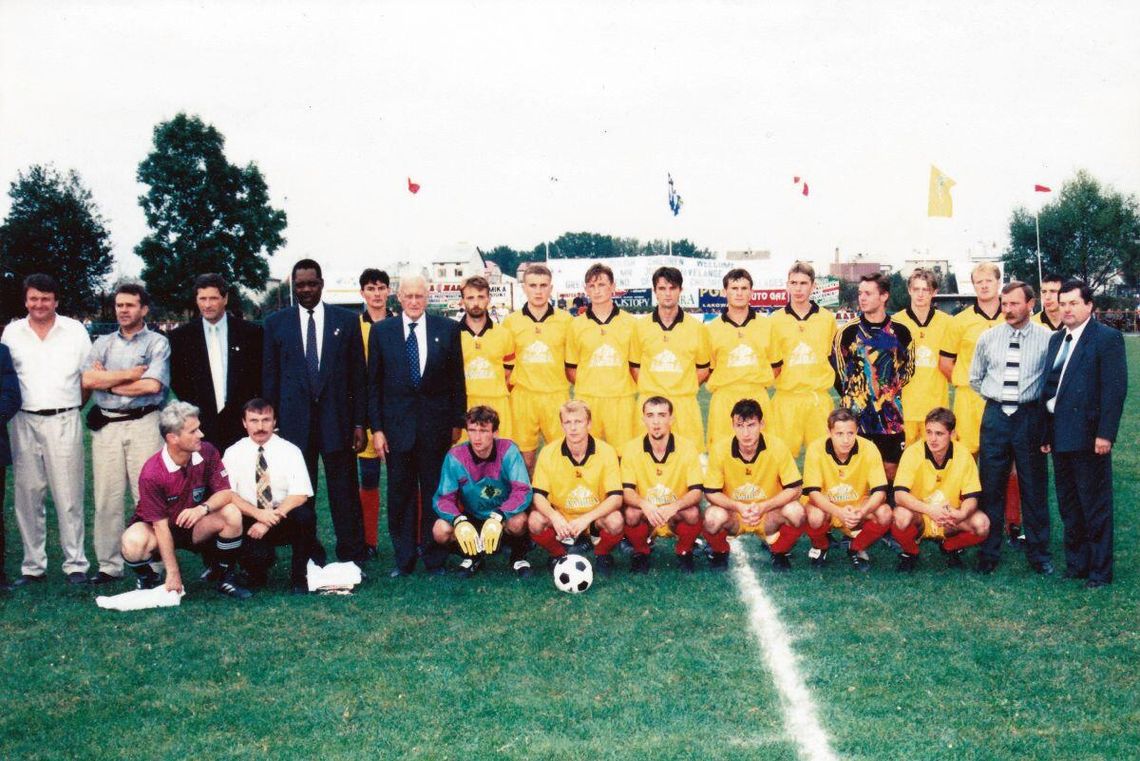 Kara za dobre wyniki. Sprawa szkoleniowca Łady Biłgoraj w cyklu "Historia piłki nożnej" We wrześniu 1996 r. grę piłkarzy z Biłgoraja obserwował prezydent światowej federacji piłkarskiej FIFA João Havelange z Brazylii.