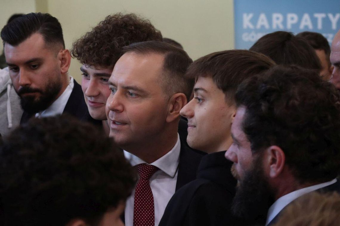 Po debacie na konferencji „Między informacją a dezinformacją” była chwila na pamiątkowe selfie z Prezydentem RP.