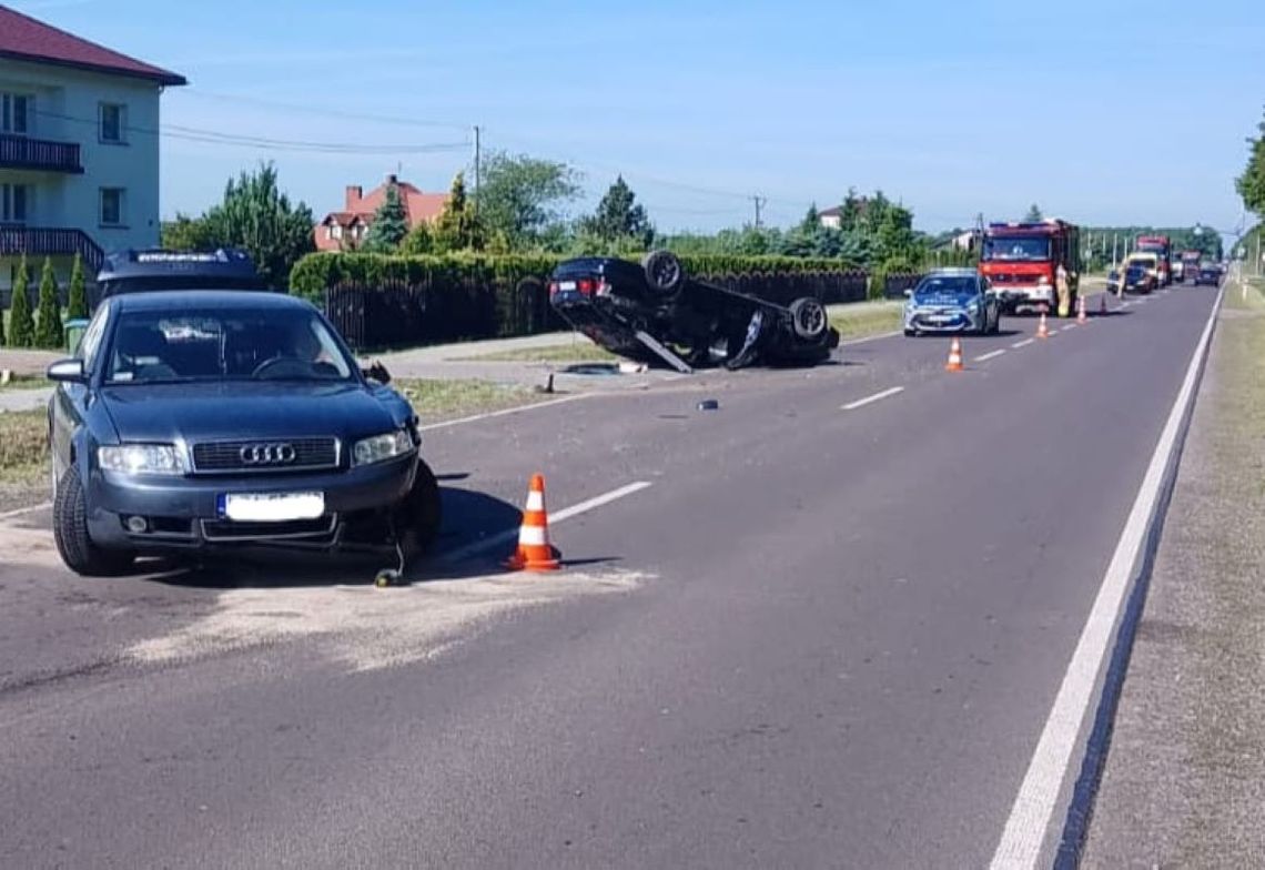 Utrudnienia w ruchu na DK 74 w miejscowości Karp po zdarzeniu bmw i audi.