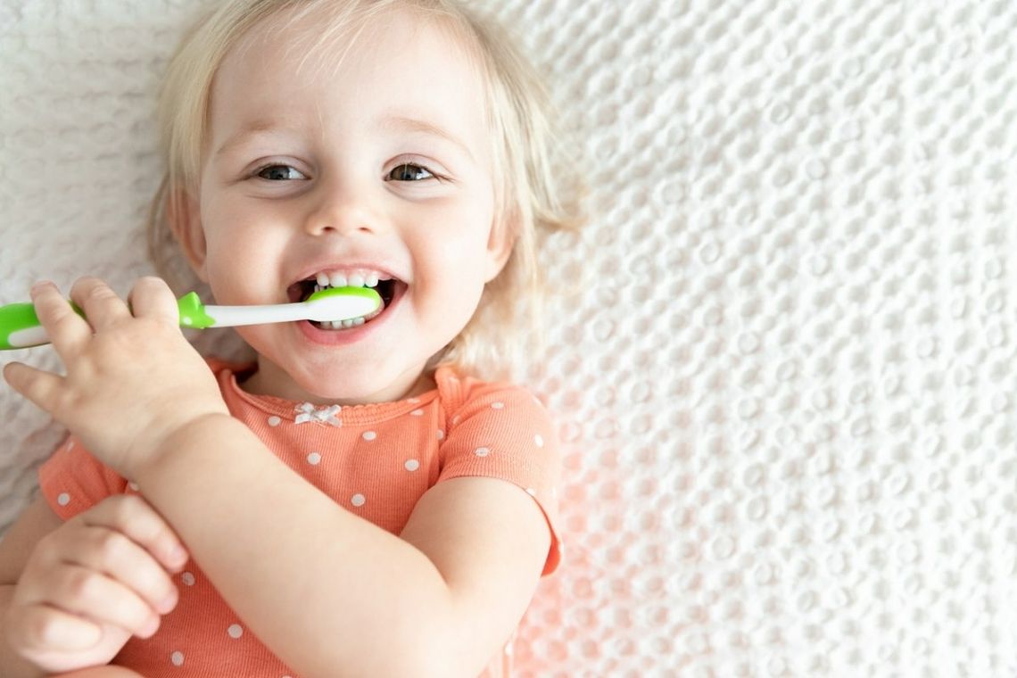 Kiedy pierwsza wizyta dziecka u dentysty? Wcześniej niż sądzisz