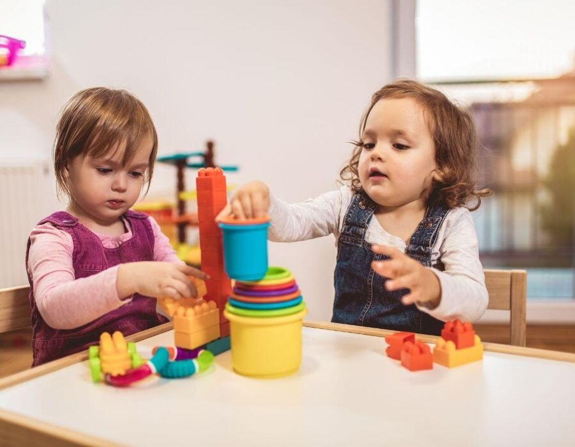 Jeszcze kilka lat temu brak miejsc w żłobkach był jednym z największych problemów młodych rodziców. Dziś sytuacja zaczyna się odwracać.