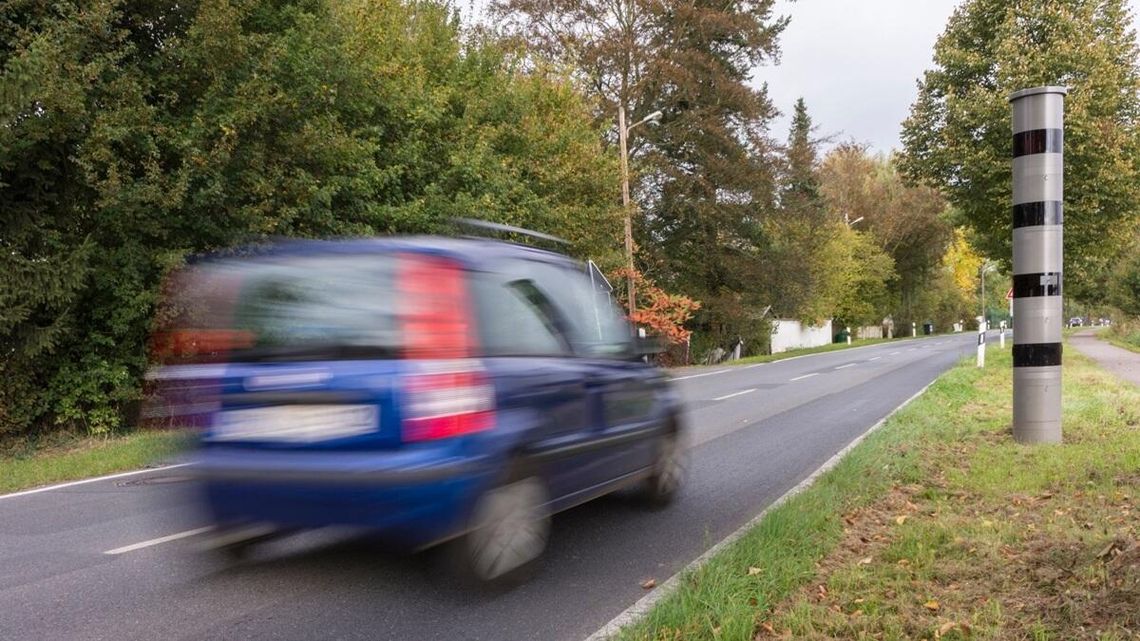 Nie brakuje kierowców, którzy zamiast przestrzegać zasad, wolą kombinować – a internet aż huczy od sposobów na unikanie mandatów.