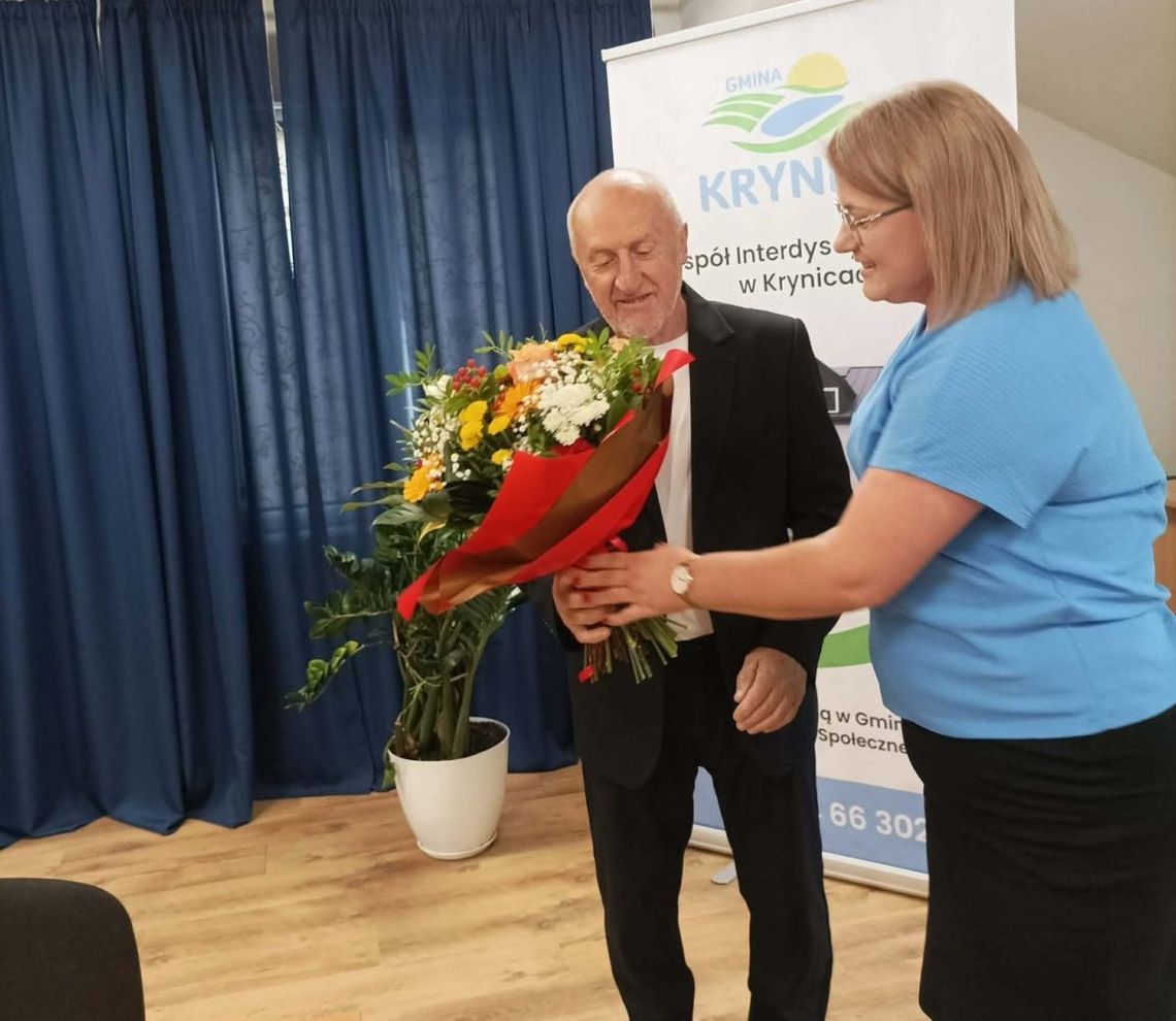 Kierownik GOPS w Krynicach przeszedł na emeryturę. Miło go pożegnano Jerzy Łaszkiewicz przeszedł na zasłużoną emeryturę. Fot. Gmina Krynice
