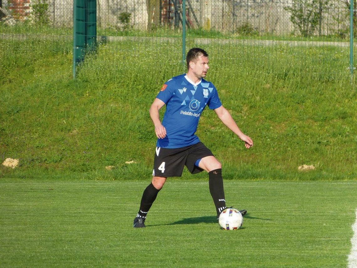 Potok Sitno dzięki wyjazdowemu zwycięstwu nad Błękitnymi Obsza 1:0 (0:0) poprawił swoją sytuację w walce o utrzymanie się w klasie okręgowej na kolejny sezon.