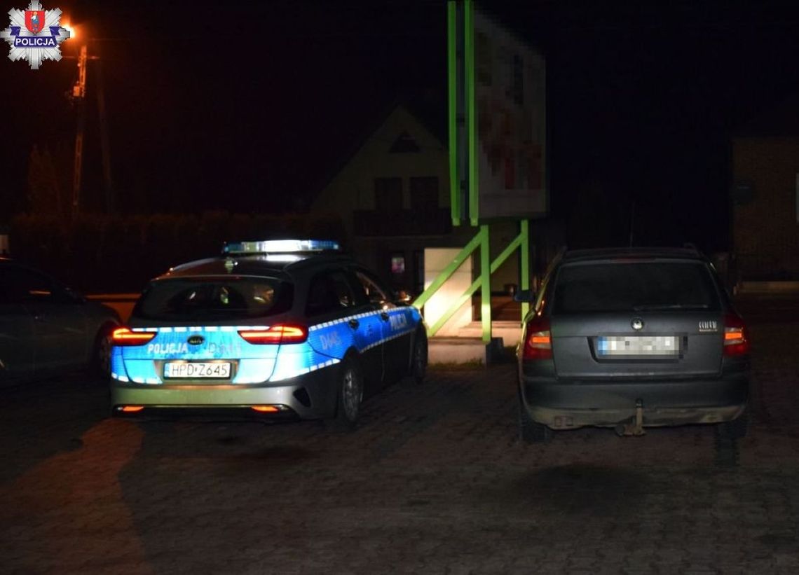 Na parkingu sklepowym w m. Komarów-Osada kierujący Skodą nie zauważył idącego tamtędy mężczyzny i potrącił go.