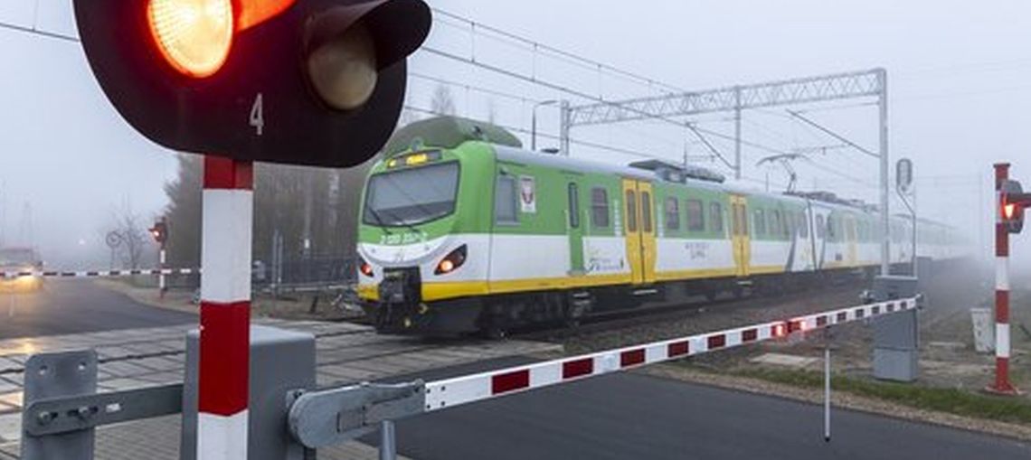 Pociągi wjeżdżający na przejazd już nie ostrzegają dźwiękowo, że się zbliżają. To ukłon w stronę osób mieszkających przy torowiskach. Ale uwaga, nie wszędzie działa ta zasada. Są wyjątki.