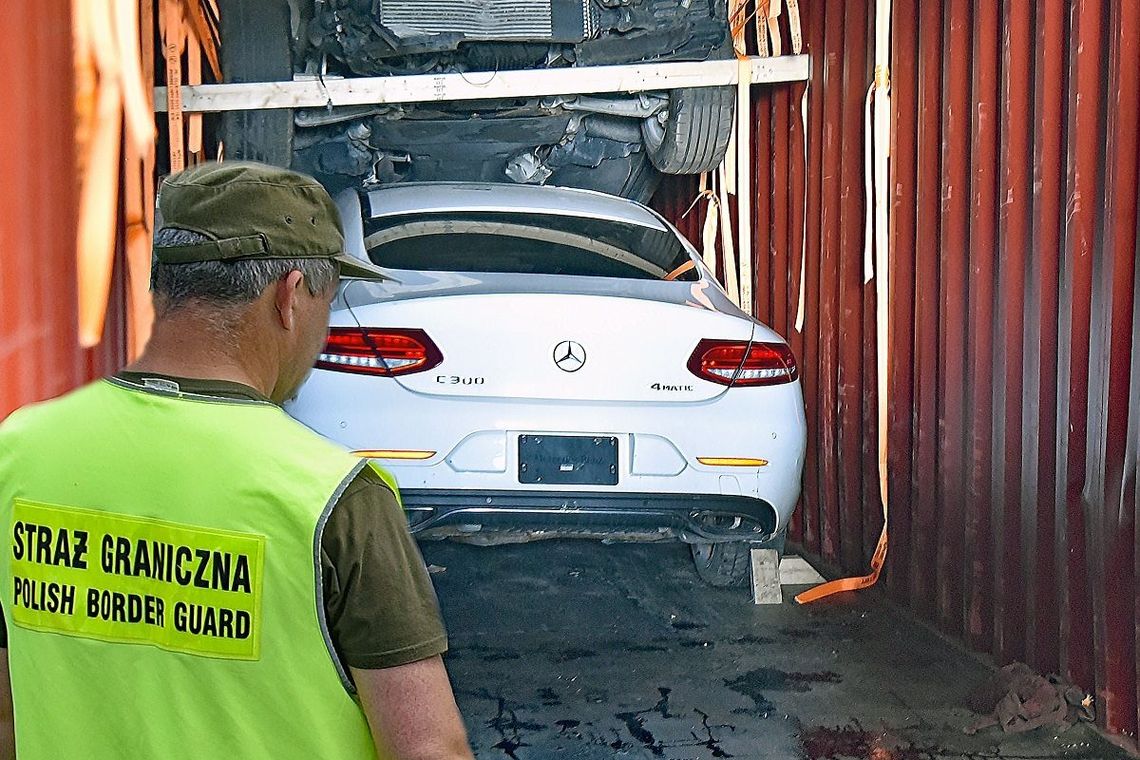 Luksusowy mercedes skradziony 5 miesięcy temu w Kanadzie, zakończył swoją bezprawną podróż w Hrubieszowie.