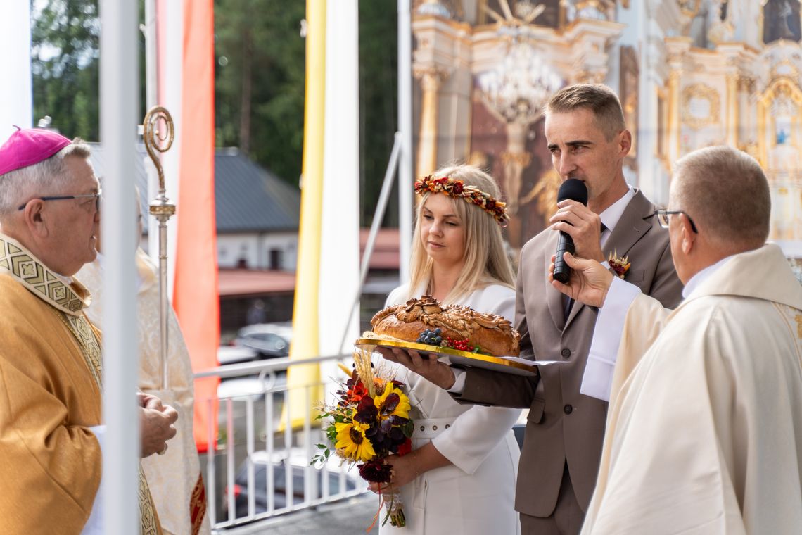 Krasnobród: Diecezjalne dożynki i Festiwal Wieprzowiny. Kilkadziesiąt wieńców w konkursie Tegoroczne Diecezjalno-Gminne Święto Plonów w Krasnobrodzie zakończyło sezon dożynkowy na Zamojszczyźnie.
