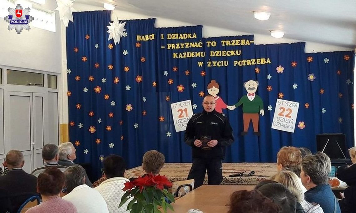 Krasnobród: Policjanci edukują seniorów