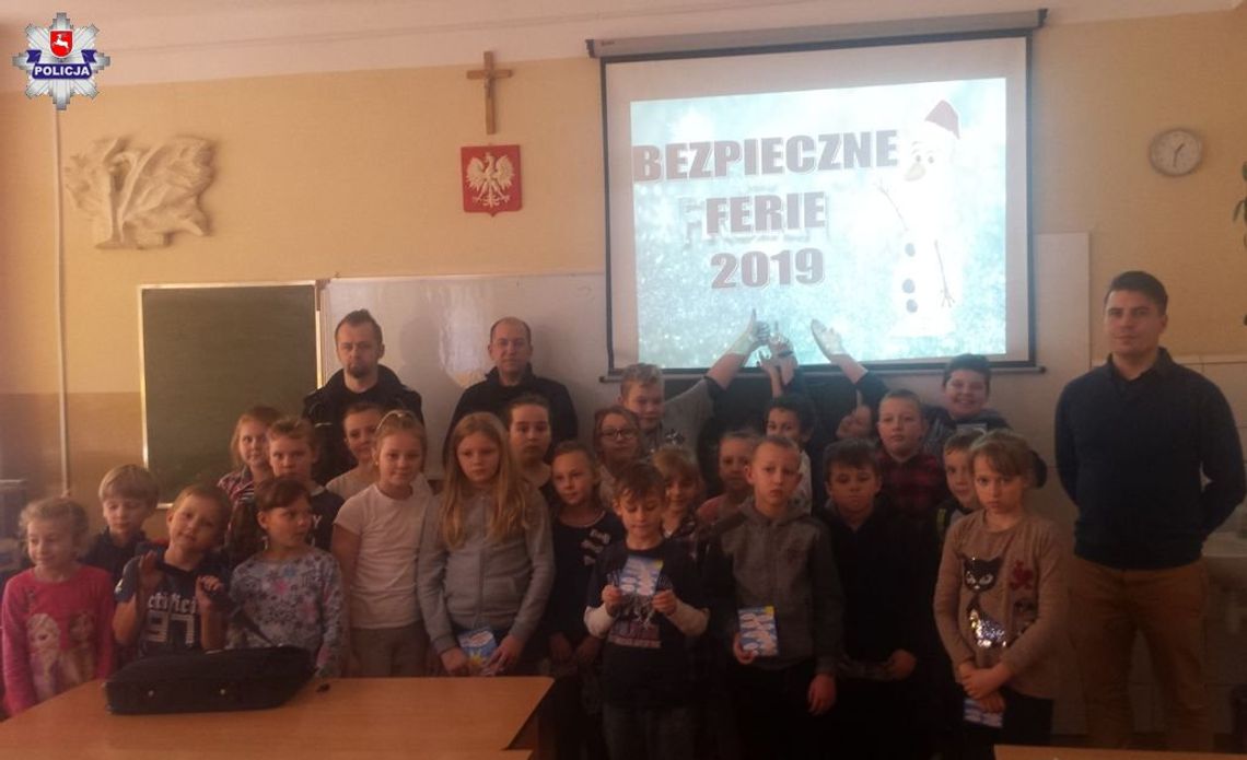 Krasnobród: Policjanci jak nauczyciele. Uczą dzieci bezpieczeństwa