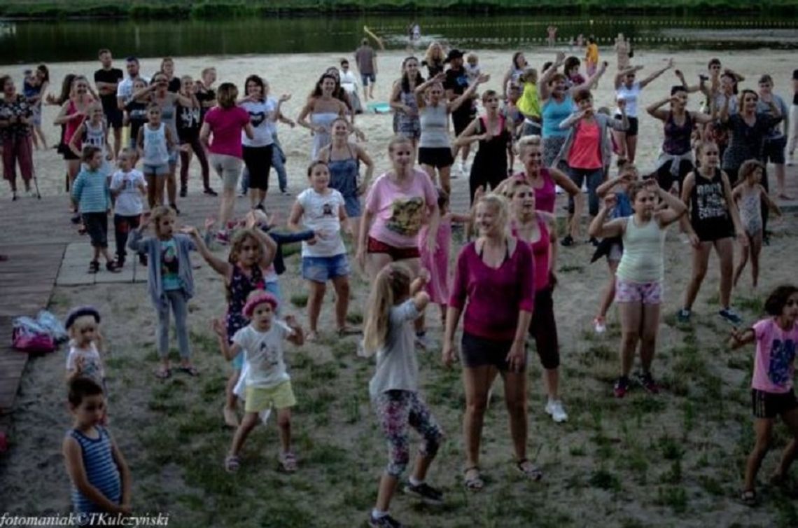 Krasnobród: Zatańcz zumbę nad zalewem w każdy wakacyjny piątek