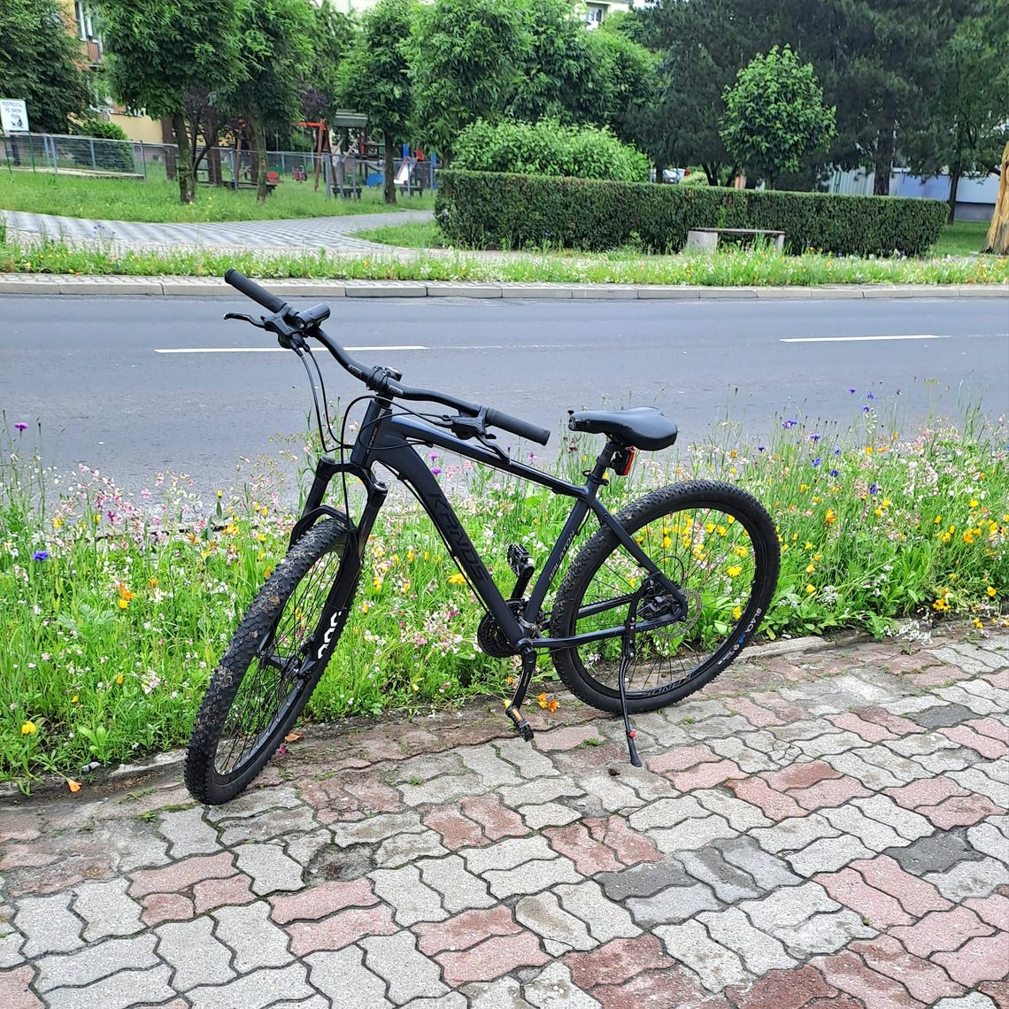 Krasnystaw. Rowerzysta złamał nogę pieszemu. Jak do tego doszło?