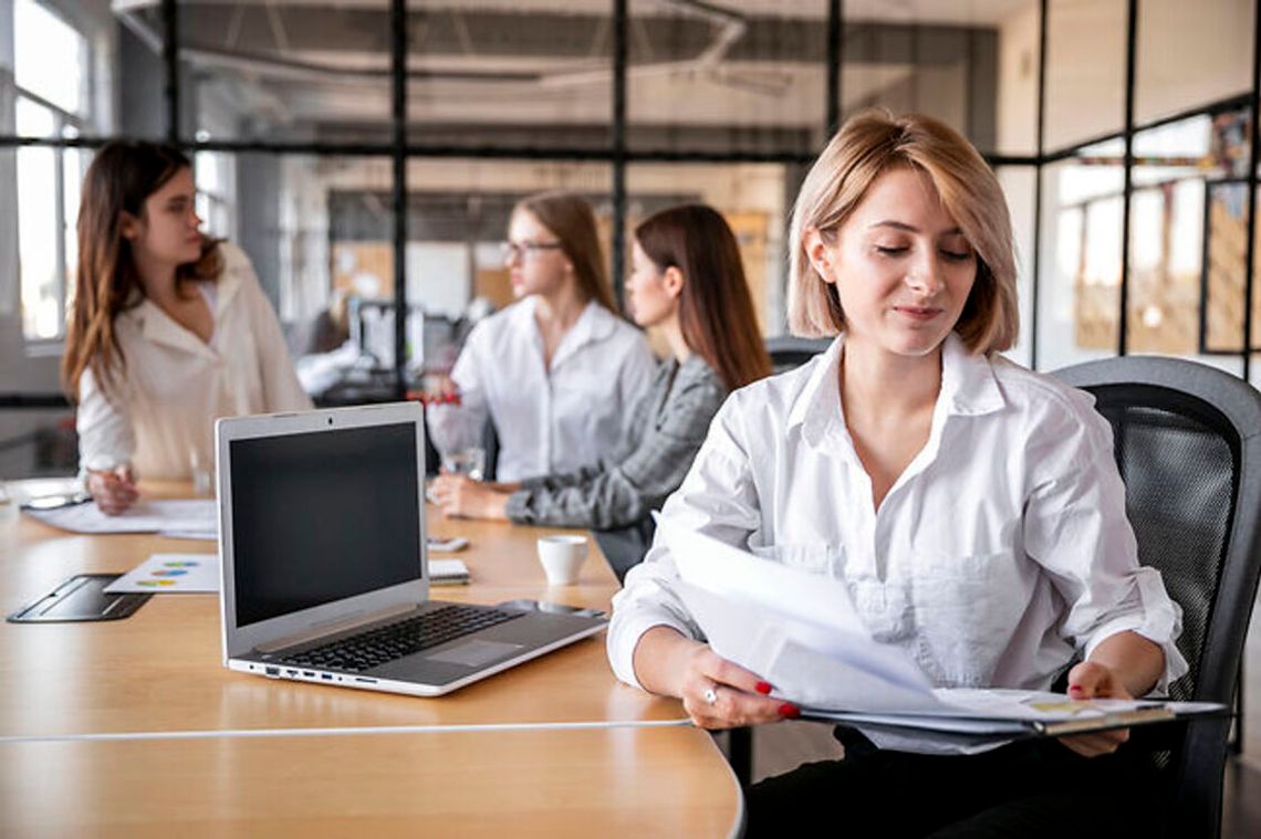 Start pilotażu skróconego czasu pracy. Lista biorących w nich udział podmiotów wywołała burzę w sieci.
