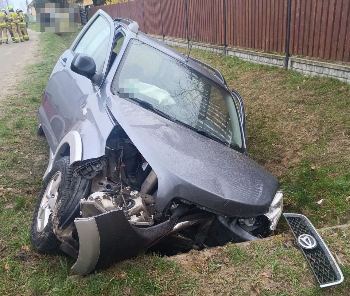 Śledczy sprawdzają obecnie, czy do wypadku przyczyniła się nadmierna prędkość, błąd techniczny pojazdu czy może nagłe pogorszenie stanu zdrowia 71-letniego kierowcy.