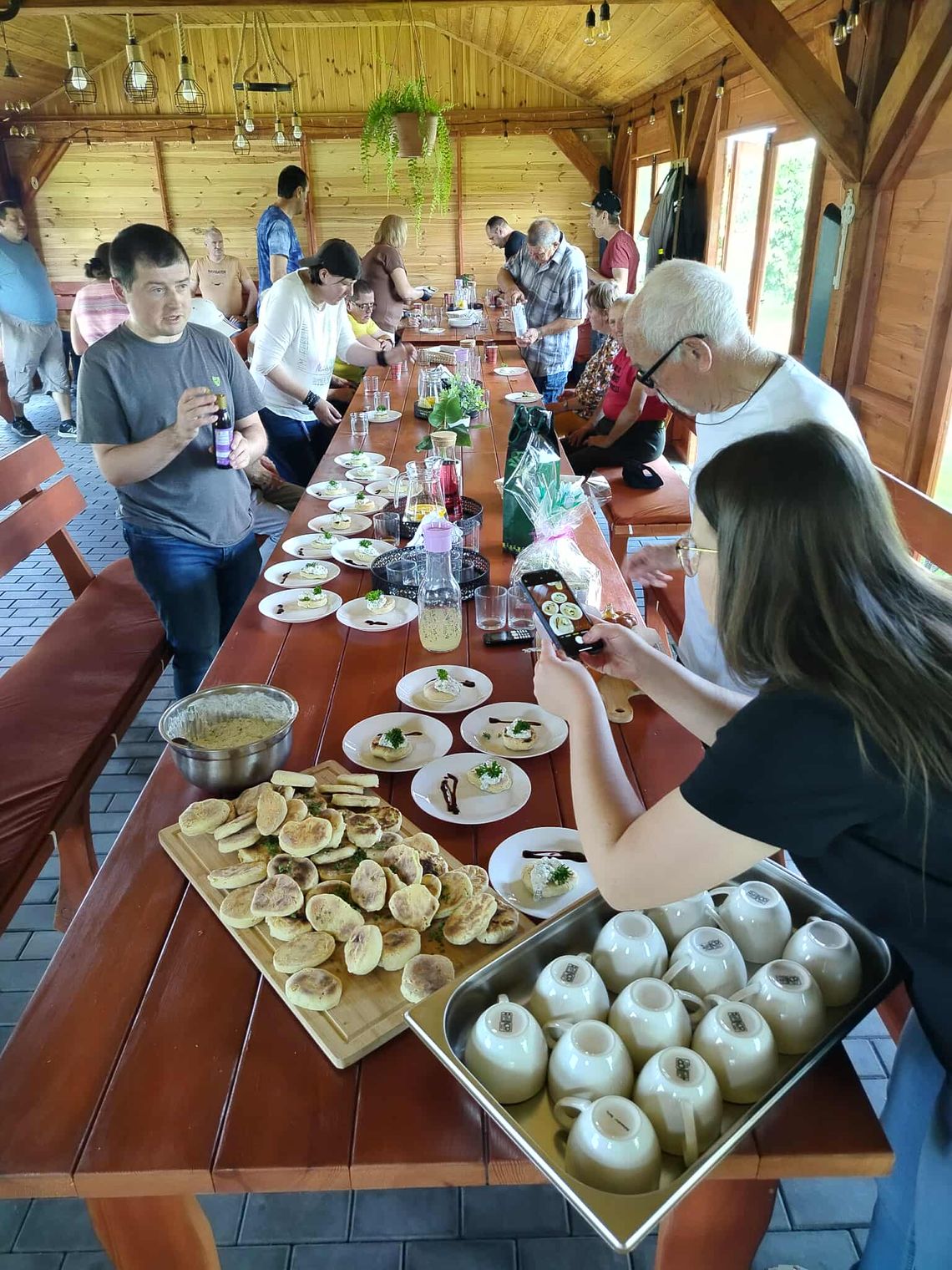 Warsztaty „Kuchni chłopskiej” w Szarowoli poprowadził Adam Dziura.