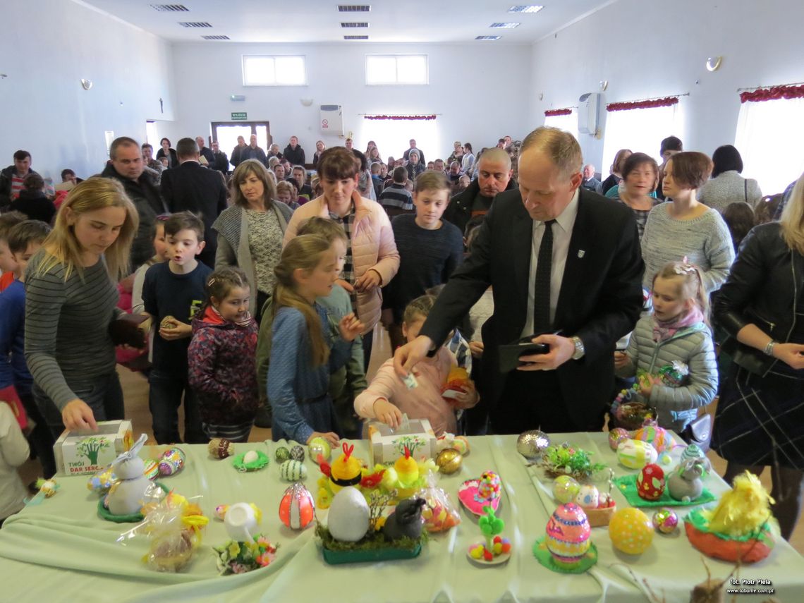 Łabunie: Wielkanocne handlowanie na szczytny cel