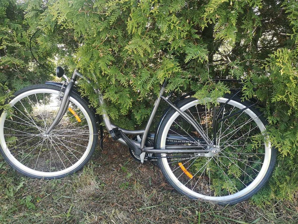 50-latek z gm. Łaszczów ukradł nowy rower z wystawy sklepowej i ukrył go w zaroślach kilka ulic od sklepu.