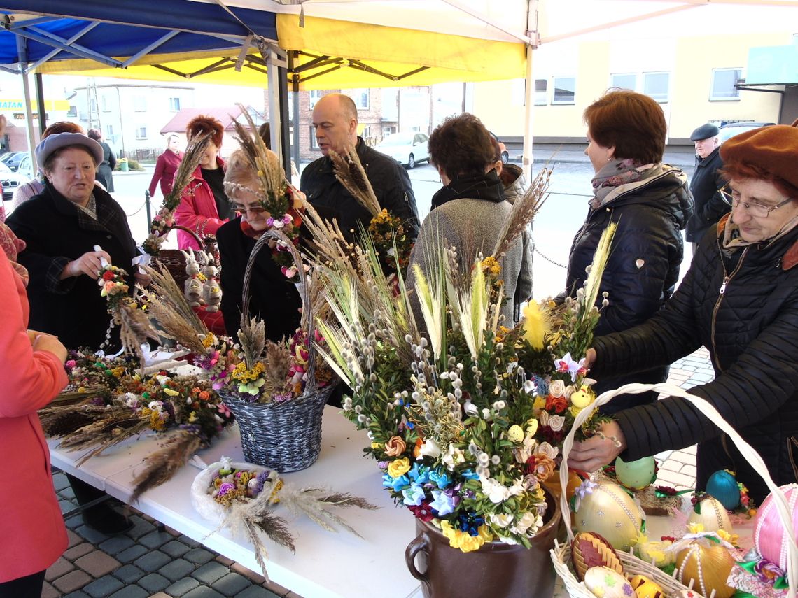 Łaszczów: Wielkanocne handlowanie na Placu Łaszcza (ZDJĘCIA)