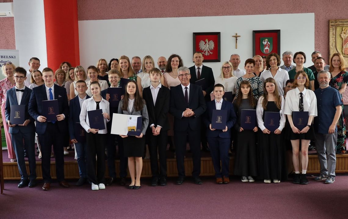 24 czerwca, w sali konferencyjnej Urzędu Miasta Tomaszów Lubelski odbyło się uroczyste spotkanie Burmistrza Miasta Wojciecha Żukowskiego z uczniami, nauczycielami i dyrektorami szkół.