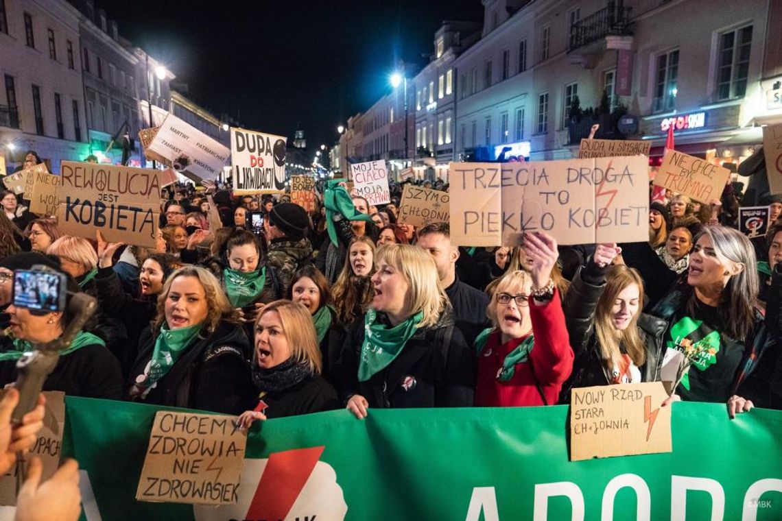 Wygląda na to, że liczba legalnych zabiegów przerwania ciąży w tym roku wróci do poziomu sprzed orzeczenia Trybunału Konstytucyjnego.