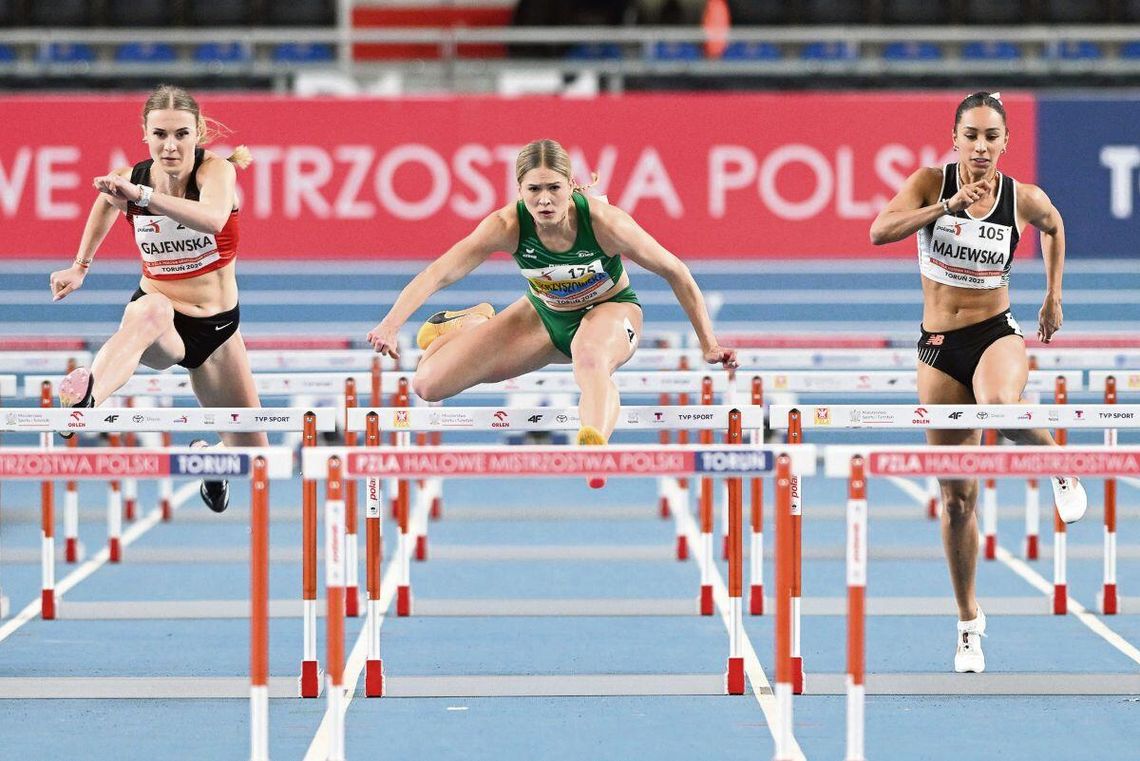 Podczas tegorocznych halowych mistrzostwach Polski w Toruniu (22, 23 lutego) Karolina Gajewska ustanowiła nowy rekord życiowy w biegu na 60 m przez płotki – 8.06. Rezultat ten płotkarka rodem z Hrubieszowa osiągnęła w eliminacjach. W drugiej spośród dwóch serii zajęła drugie miejsce.