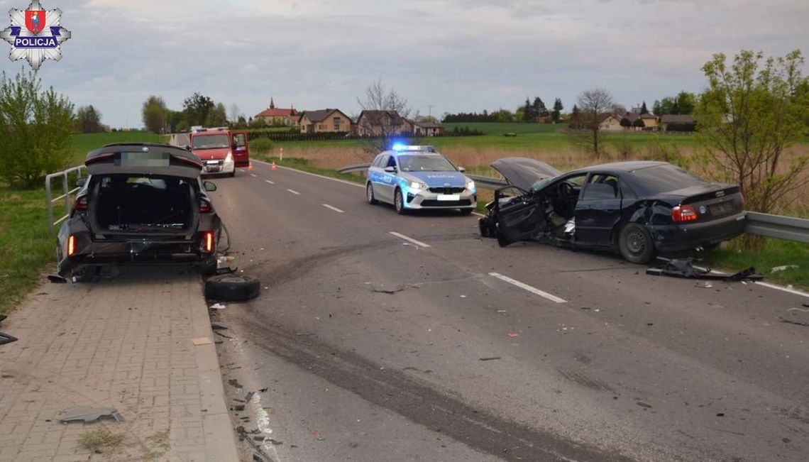 W Lipsku kierujący bmw 39-latek wyprzedzając ciąg pojazdów uderzył w bok audi, którego kierująca skręcała w lewo na polną drogę.
