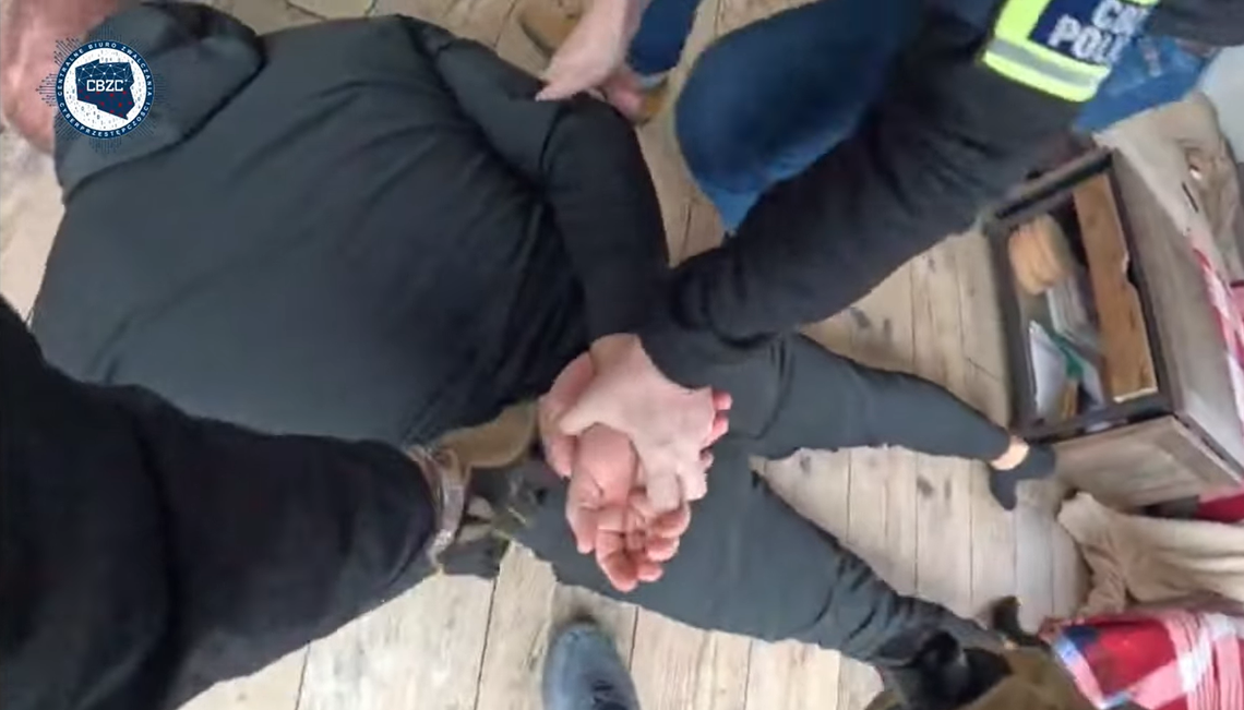 Centralne Biuro Zwalczania Cyberprzestępczości rozbiło zorganizowaną grupę przestępczą prowadzącą internetowy handel narkotykami i lekami odurzającymi.