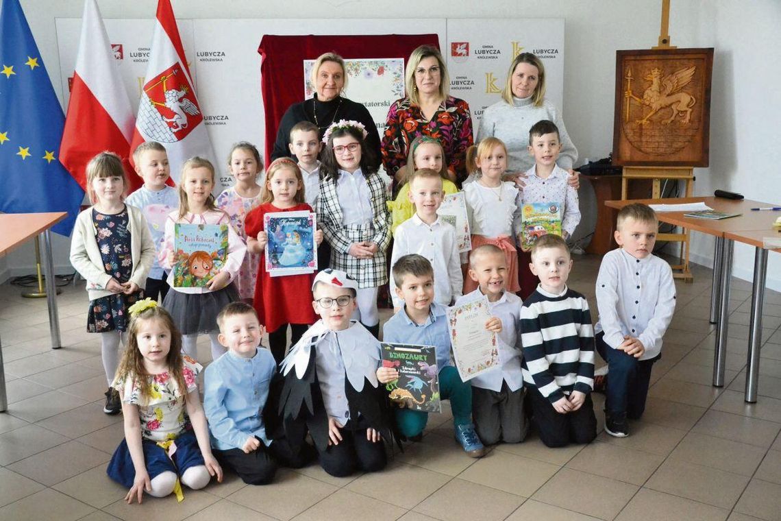 Laureaci konkursu recytatorskiego „Wiosna, wiosna…”.