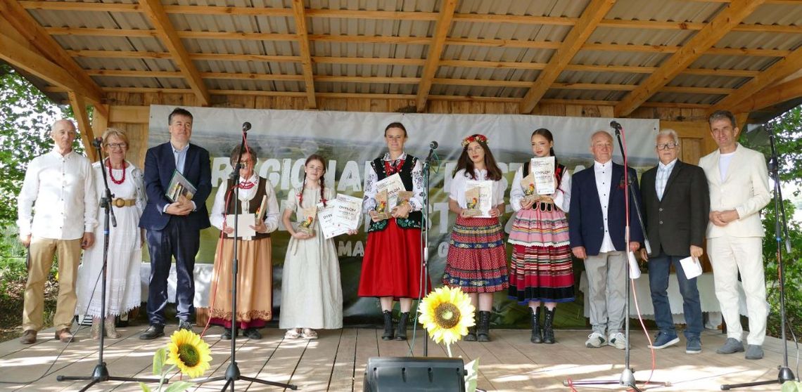 Za najwierniejsze odtworzenie pieśń z repertuaru Marianny Gumieli wykonawcy dostali dyplomy wyróżnienia i statuetki.